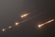 事业辉煌伊朗以导弹齐射回应以色列的大规模袭击