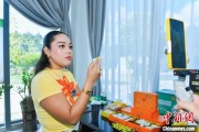 事业辉煌泰国主播品三亚榴莲：“尝到了家乡味”