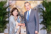 事业辉煌王毅会见尼泊尔外长阿祖